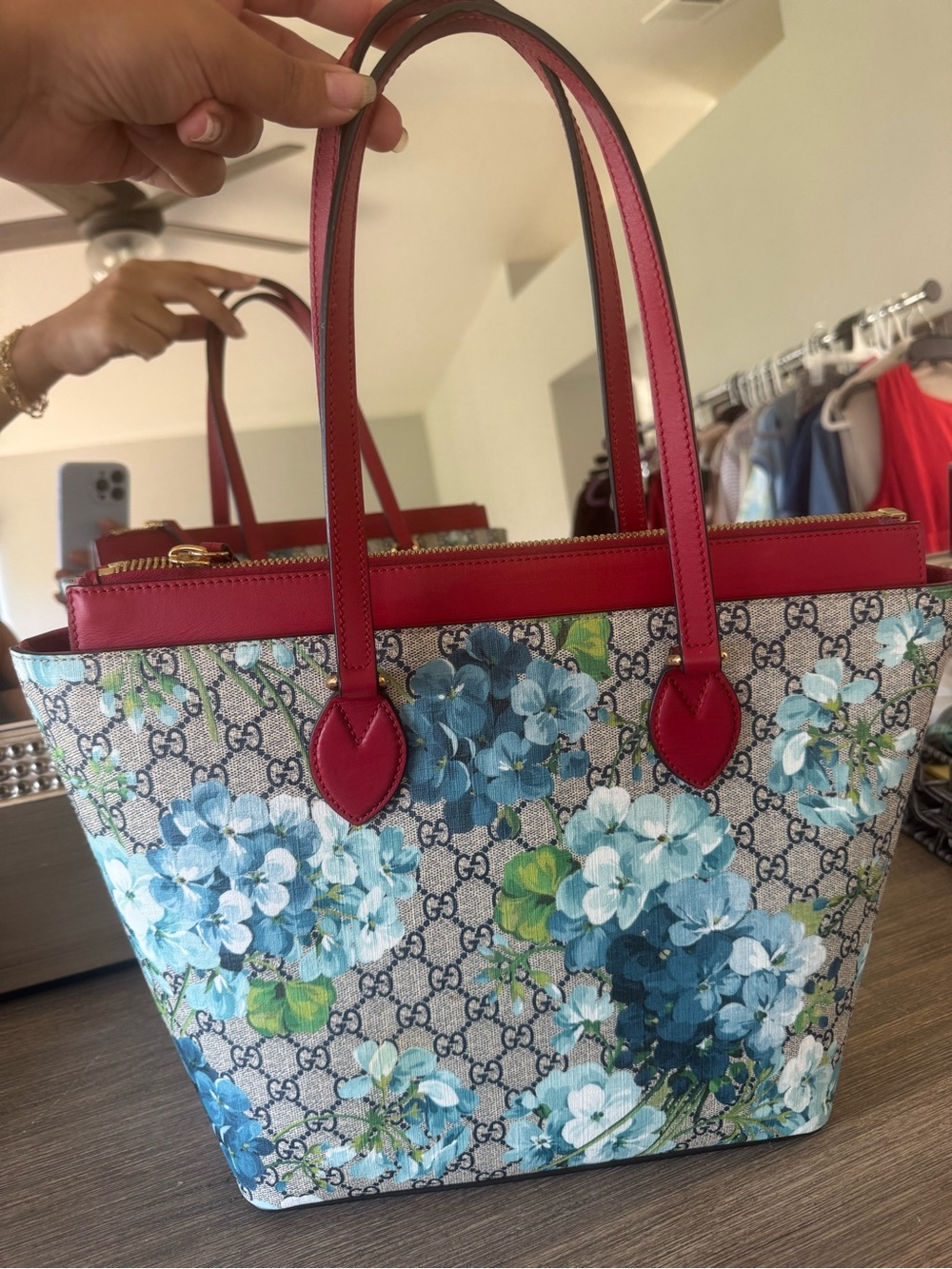 Gucci GG Supreme Monogram Blooms Medium. EUC.